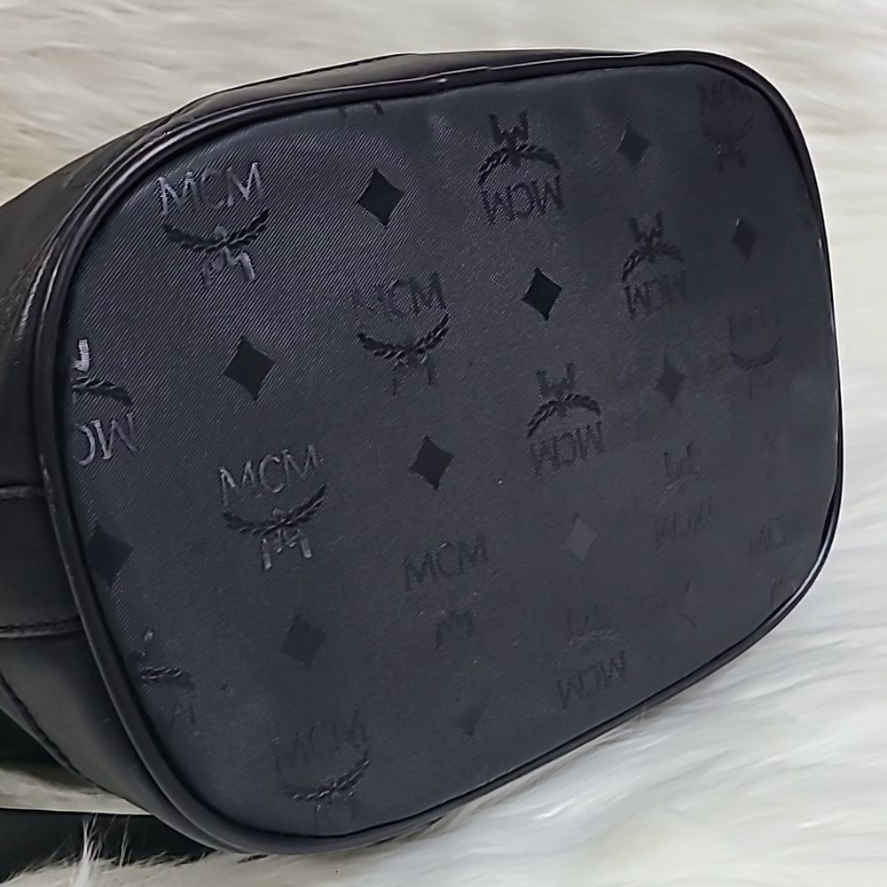 💯 Authentic MCM Bucket Bag 🍀 - Picture 6 of 15